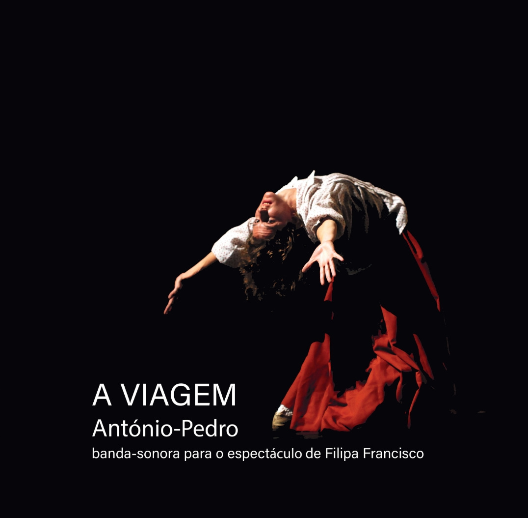 Capa do vinil 'A Viagem', com uma pessoa de saia vermelha debruçada para trás. 'A Viagem' António-Pedro, banda-sonora para o espetáculo de Filipa Francisco.